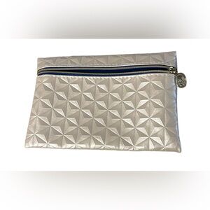 ‼️Clearance‼️ Ipsy Elegant Silver Clutch Bag